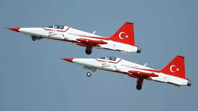 Eğitim Sırasında Düşen Uçaktan Pilot Son Anda Kurtuldu