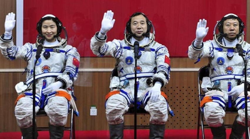 Şincou-15 Çin Menşeili Uzay Mekiği İstasyonuna Kenetlendi